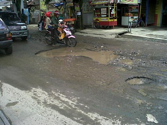 Jalan Rusak, Kemacetan dan Banjir Telah Jadi &quot;Teman Hidup&quot; Bagi Warga Kota Bandung