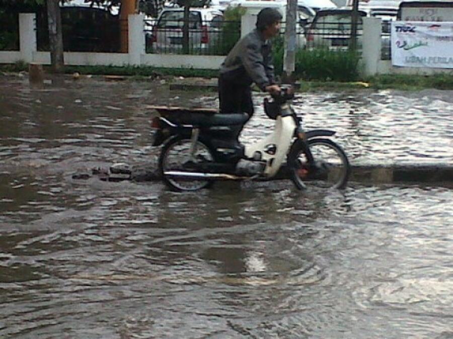 Jalan Rusak, Kemacetan dan Banjir Telah Jadi &quot;Teman Hidup&quot; Bagi Warga Kota Bandung