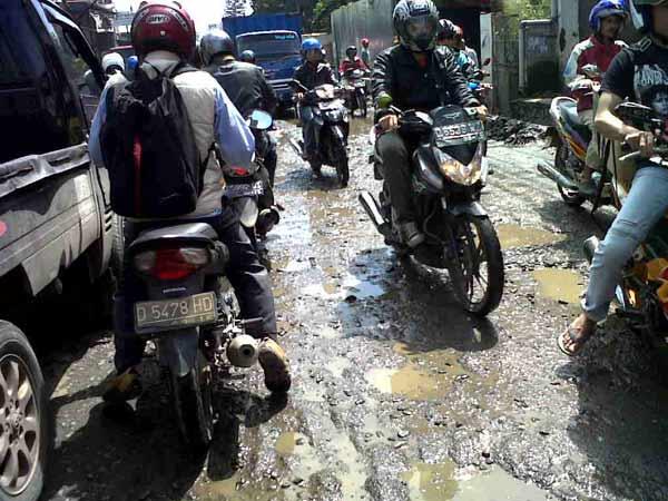 Jalan Rusak, Kemacetan dan Banjir Telah Jadi &quot;Teman Hidup&quot; Bagi Warga Kota Bandung