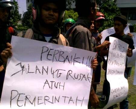 Jalan Rusak, Kemacetan dan Banjir Telah Jadi &quot;Teman Hidup&quot; Bagi Warga Kota Bandung