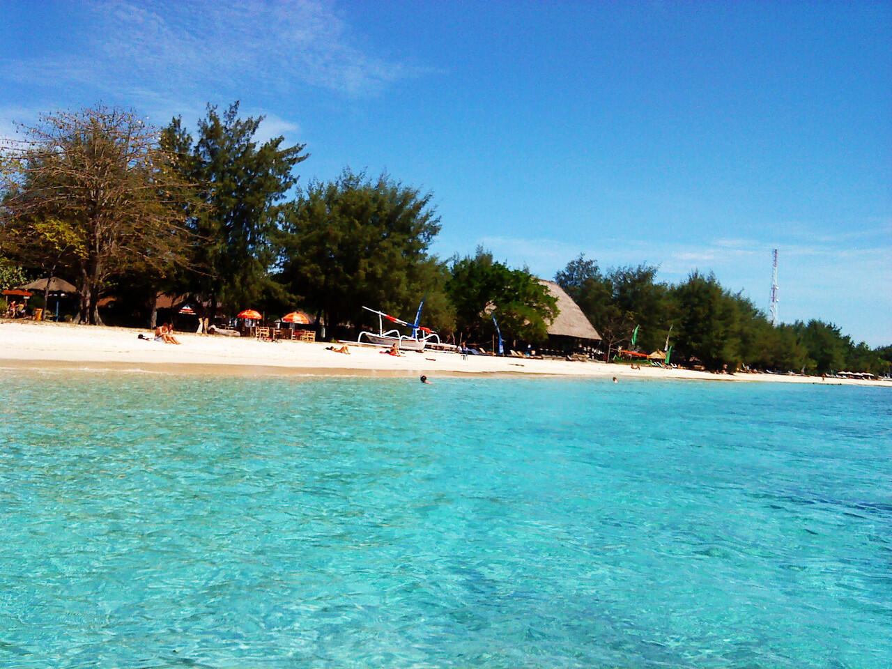 Pulau Tanpa Polusi dan Polisi yang Paling Terkenal di Indonesia