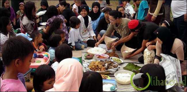 9 Kota di Indonesia dengan Tradisi Bulan Ramadhan yang Unik