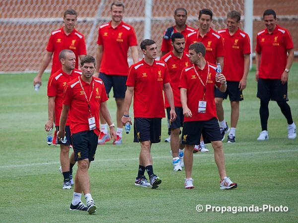 Foto-foto kedatangan Liverpool ke Indonesia 