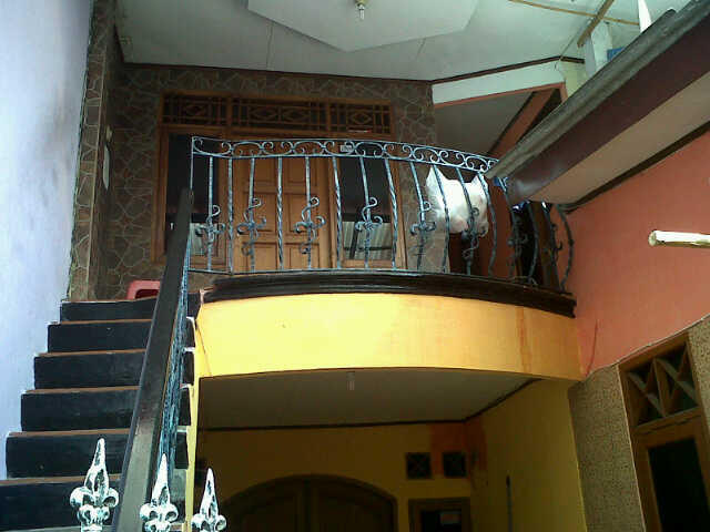 Rumah lokasi Strategis, untuk KOST, 11 kamar !!