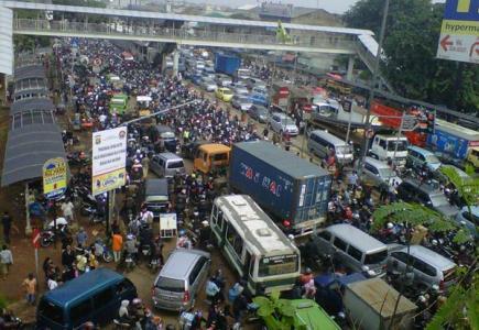 Jika memilih, Motor atau Mobil yang harus dibatasi di Ibukota?