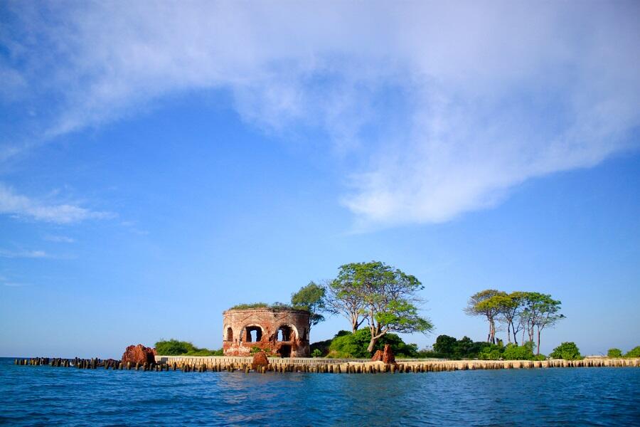 Pulau Terunik Di Indonesia