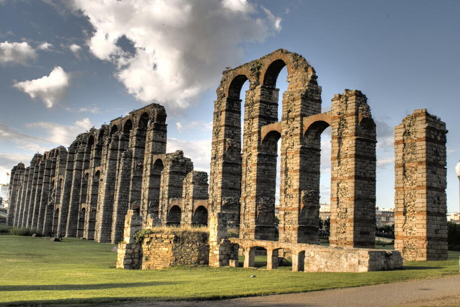 10 Aqueduct Kuno Paling Menakjubkan