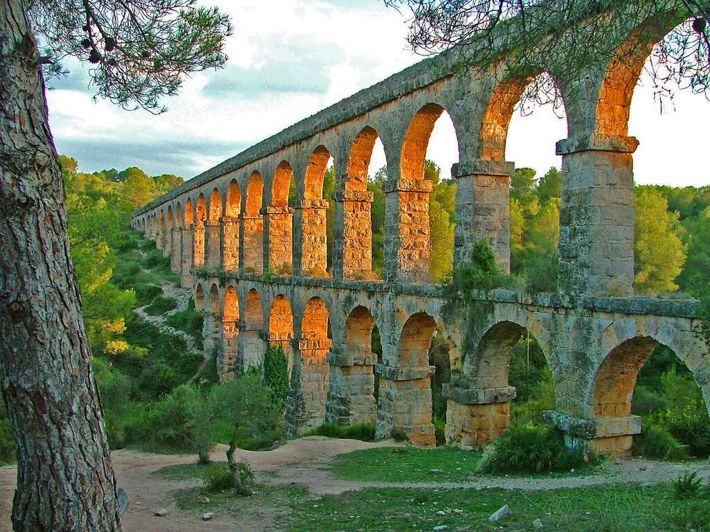 10 Aqueduct Kuno Paling Menakjubkan