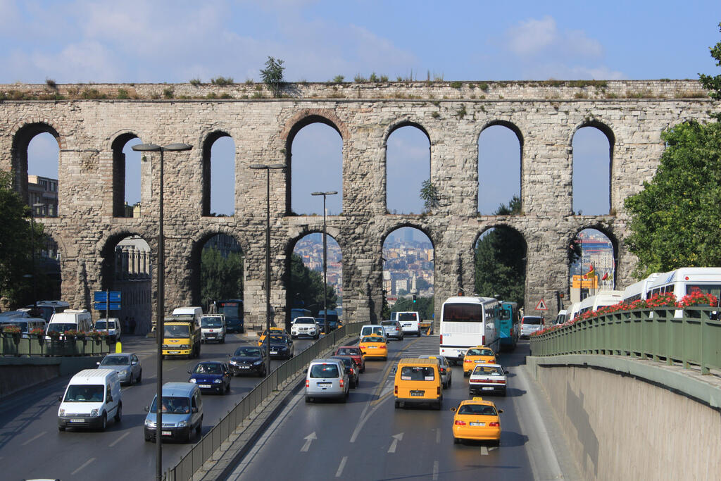 10 Aqueduct Kuno Paling Menakjubkan