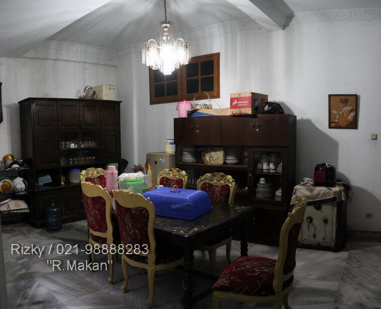 Rumah Luas di Cempaka Putih Tengah - JakPus