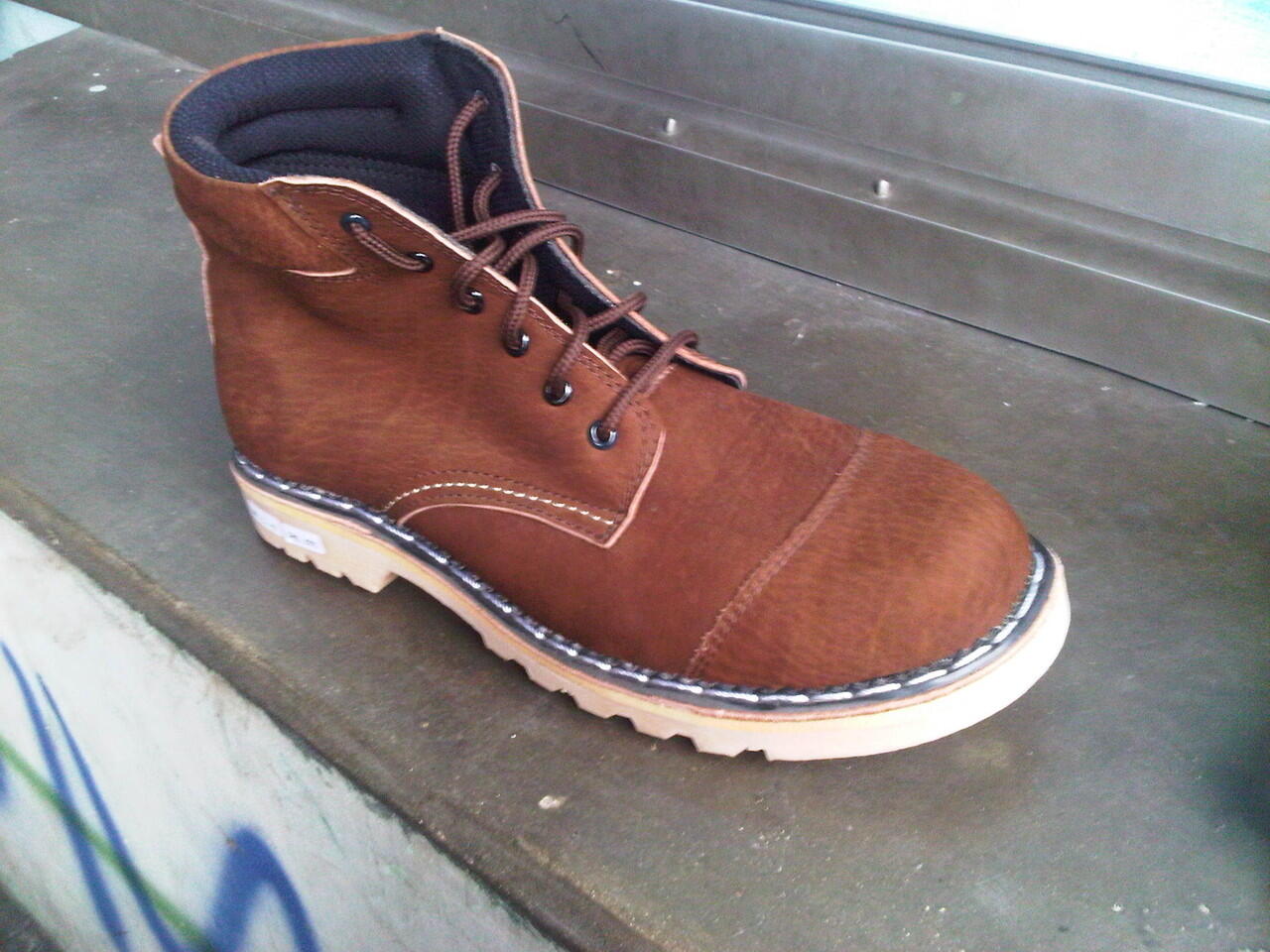 Terjual SEPATU  BOOT KULIT ASLI HANDMADE SAFETY  WOLVERINE  