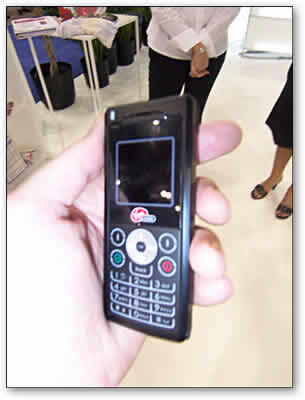 Inilah 15 Handphone Terkecil di Dunia