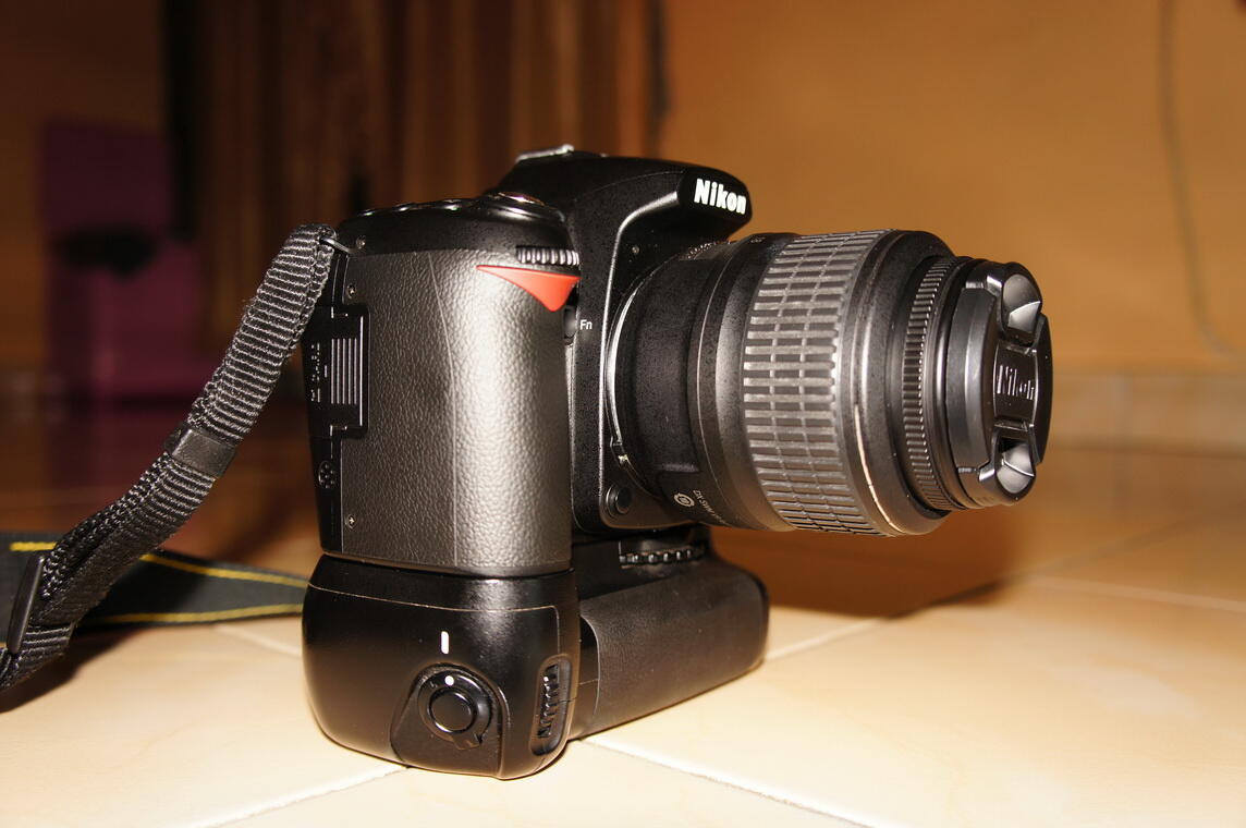 WTS (Nikon D90+18-55+VG ori)