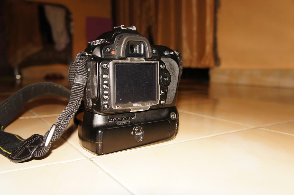 WTS (Nikon D90+18-55+VG ori)