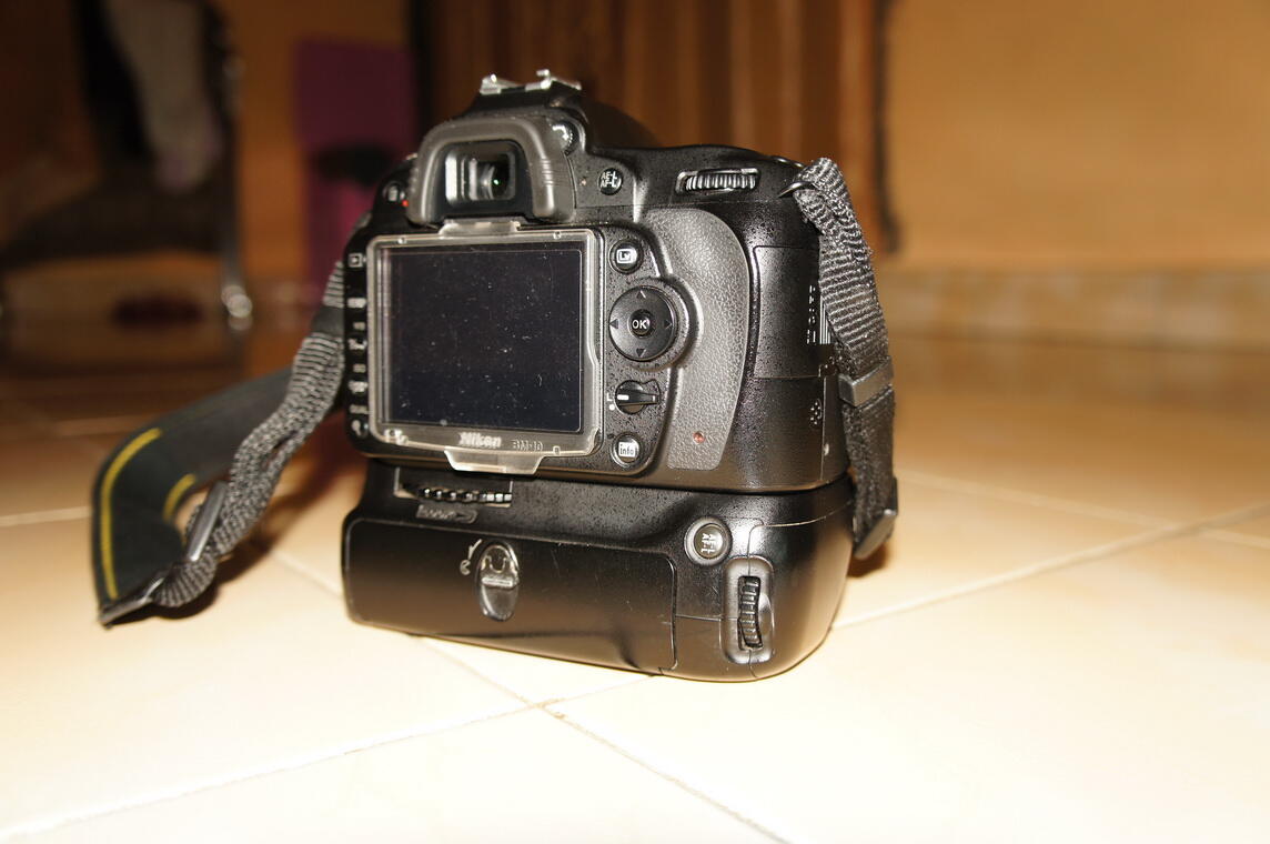 WTS (Nikon D90+18-55+VG ori)