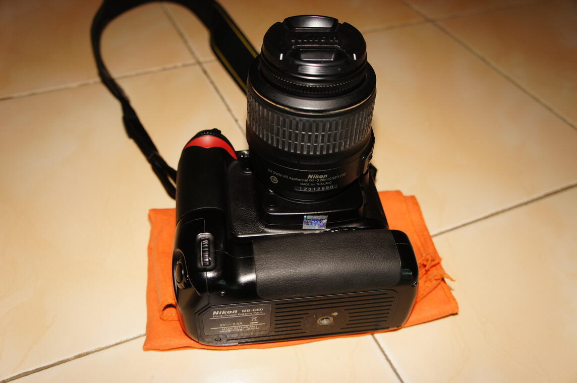 WTS (Nikon D90+18-55+VG ori)