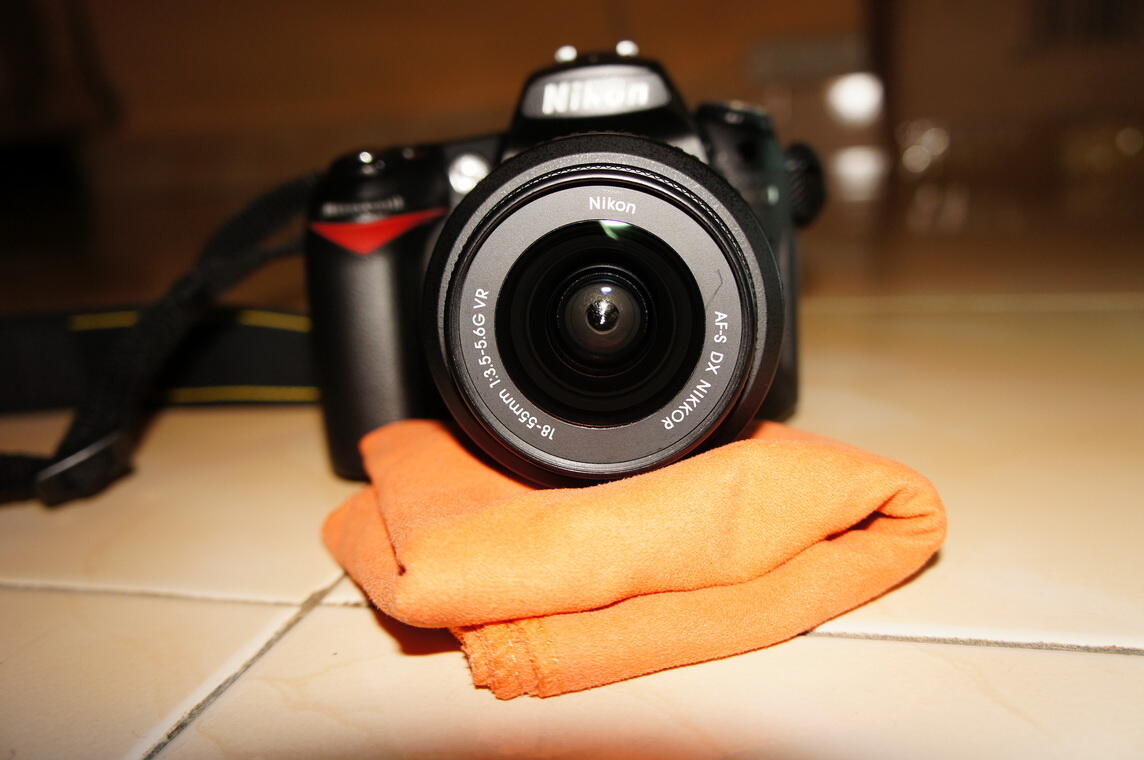 WTS (Nikon D90+18-55+VG ori)