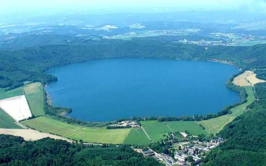 Danau-Danau Vulkanis Paling Luar Biasa di Dunia!