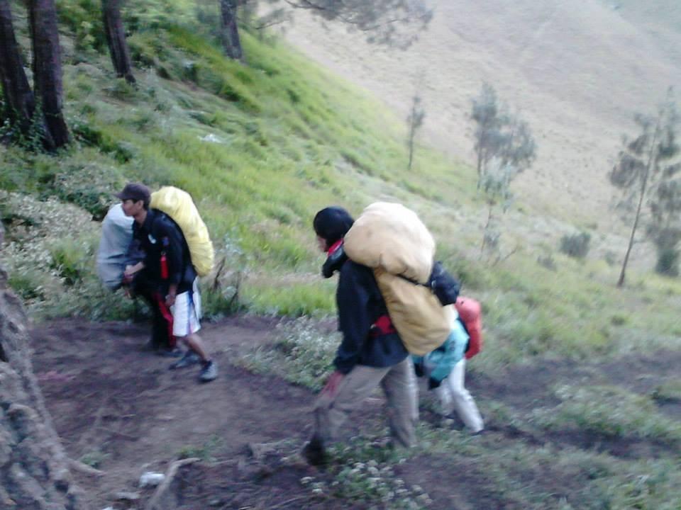 Perjalan ke Semeru + Kesurupan Warga Ranu Pani ( Makhluk Halus )