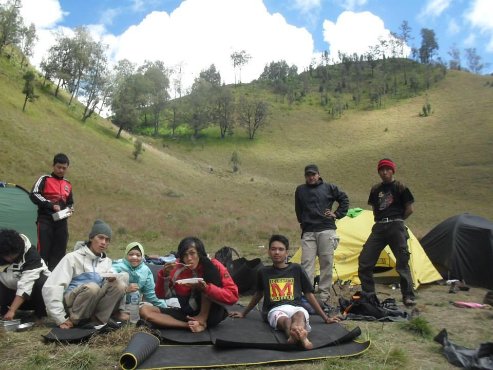 Perjalan ke Semeru + Kesurupan Warga Ranu Pani ( Makhluk Halus )