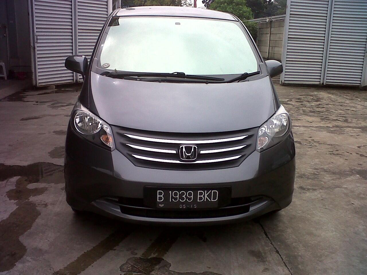 Terjual Honda Freed PSD metoc tahun 2010 abu  abu  tua 