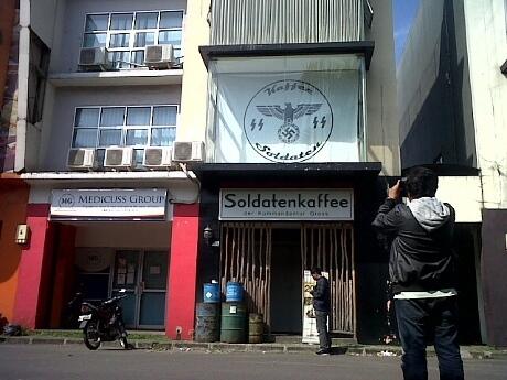 Kafe bernuansa Nazi di Bandung bikin gempar dunia