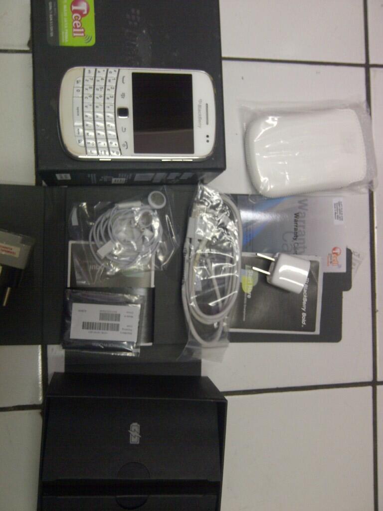 Blackberry 9900 dakota white.grnsi panjang T-cell berindo.no rekond apalagi refurbish