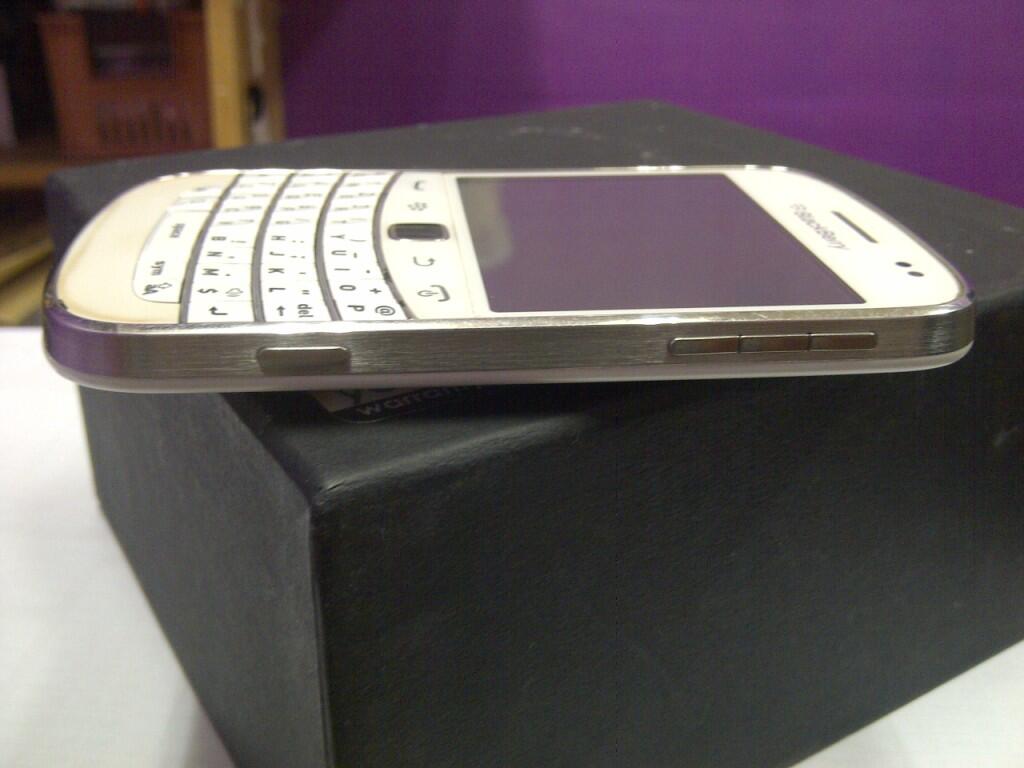 Blackberry 9900 dakota white.grnsi panjang T-cell berindo.no rekond apalagi refurbish