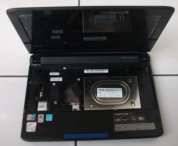 Acer One 532h NAV50 parts pretelan. RAM hdd keyboard casing batre charger LCD