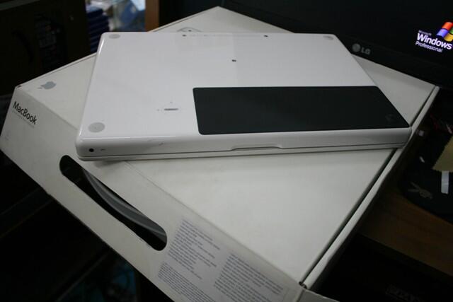 Kayaaa Baruuuu Ni Gan !! Macbook White Type A1181 Core 2 duo FullSettt