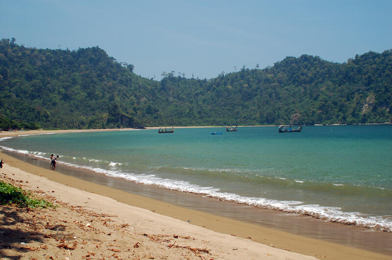 10 Pantai Di Malang Yang Wajib Dikunjungi !!!