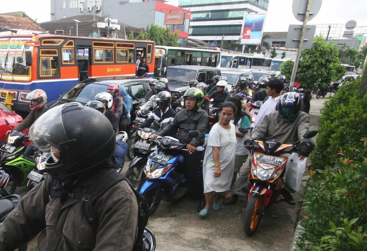 Trotoar di Indonesia, antara hak pejalan kaki dengan kenyataan yang ada