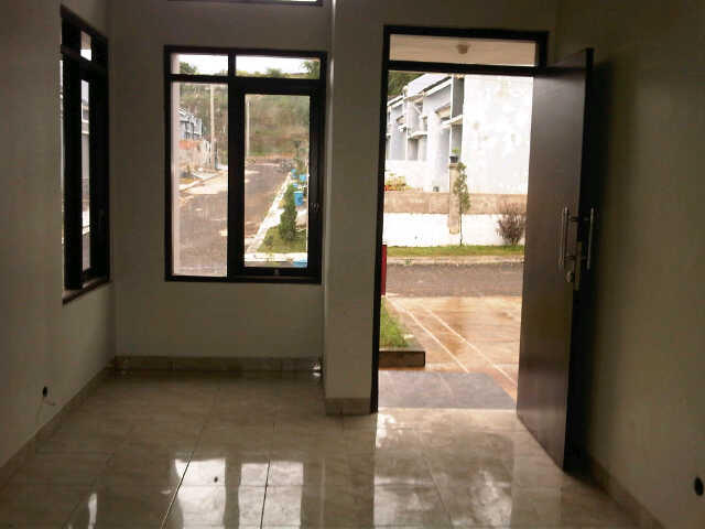 Rumah SIAP HUNI FULL RENOVASI Type 60/120, VIEW GUNUNG SALAK,