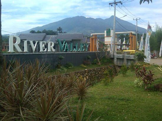 Rumah SIAP HUNI FULL RENOVASI Type 60/120, VIEW GUNUNG SALAK,