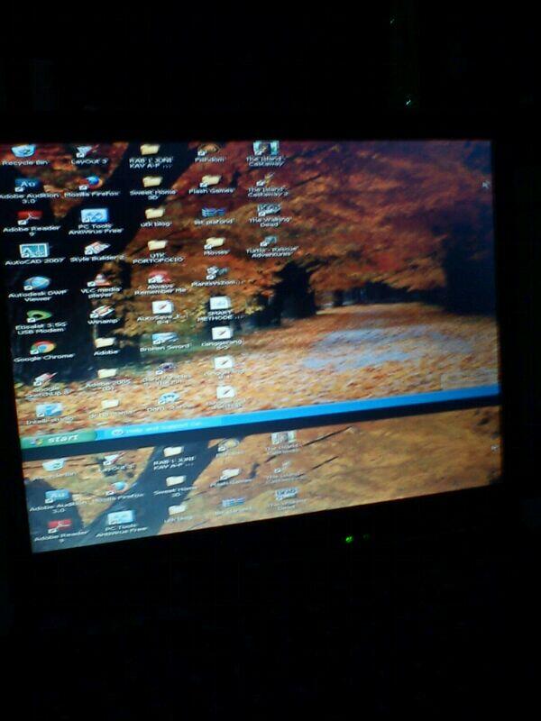 Layar Laptop Gwa jadi Keren double gitu gan xD.