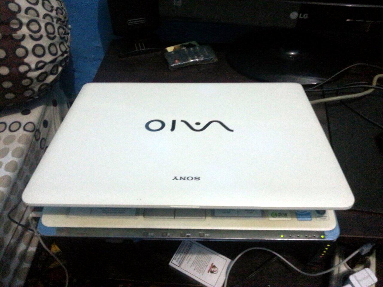 DIJUAL LAPTOP SONY VAIO VGN-CR323(WHTE)