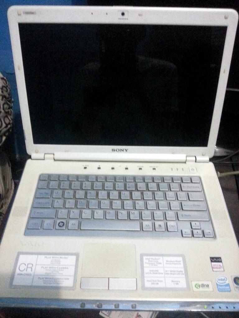 DIJUAL LAPTOP SONY VAIO VGN-CR323(WHTE)