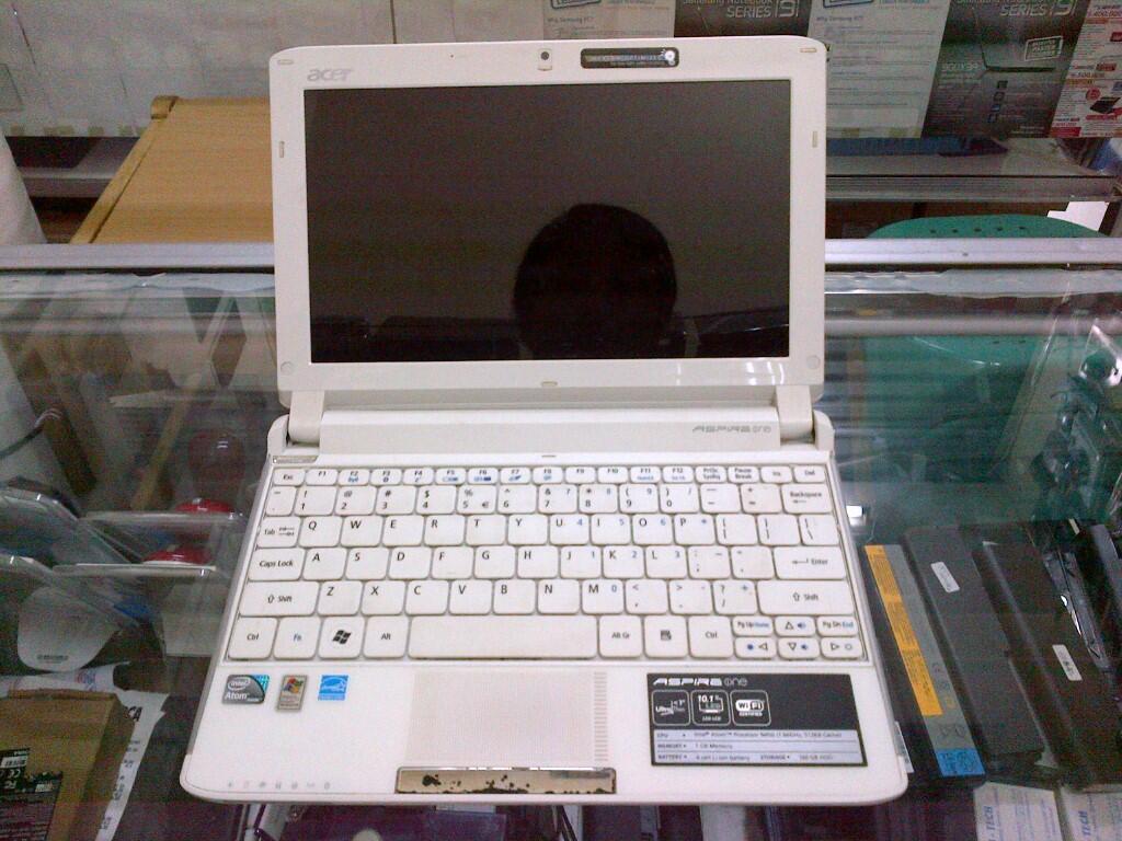Netbook Acer Aspire 532h putih Intel atom dual core N450 1GB 160GB 10" mulus murah