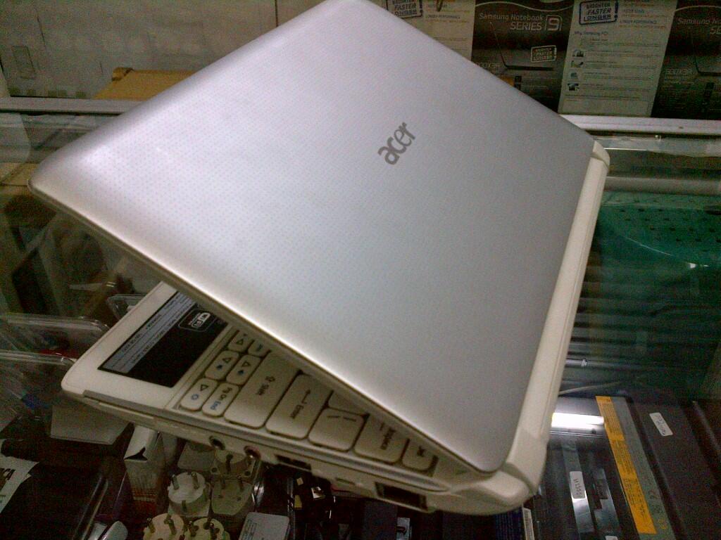 Netbook Acer Aspire 532h putih Intel atom dual core N450 1GB 160GB 10" mulus murah