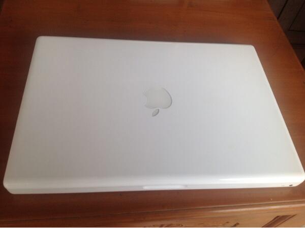 Jual macbook white + mouse wireless apple + tas apple ori
