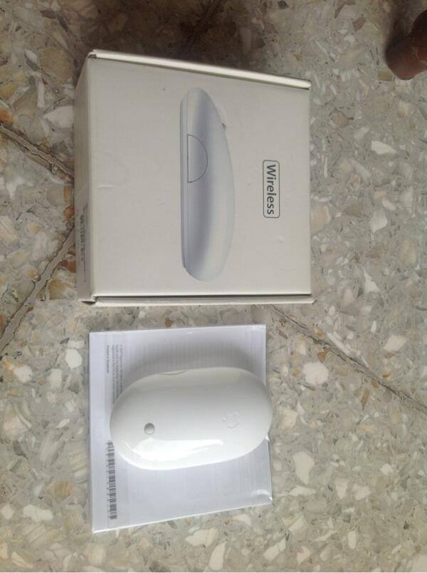 Jual macbook white + mouse wireless apple + tas apple ori