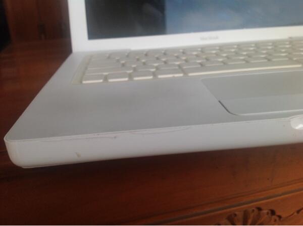 Jual macbook white + mouse wireless apple + tas apple ori