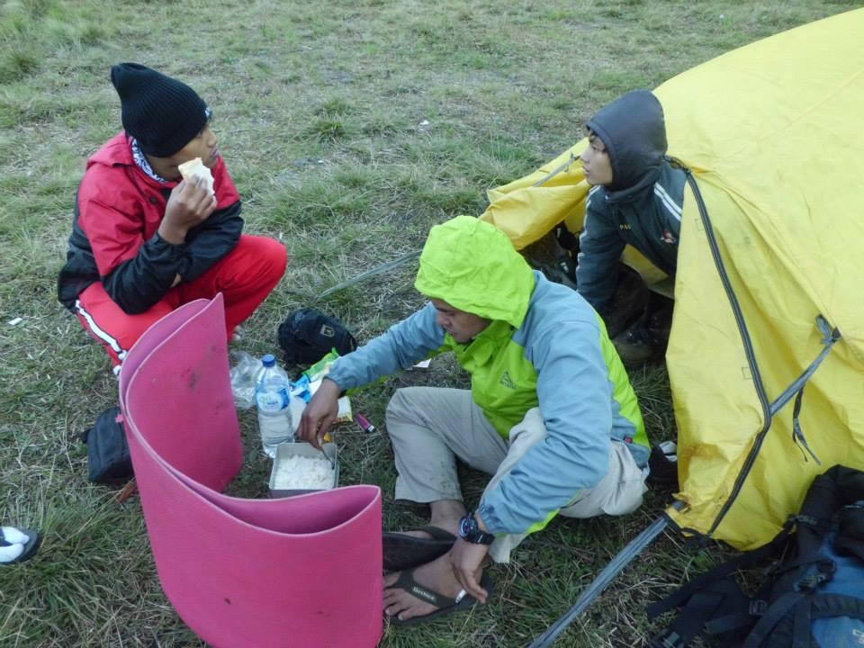 Perjalan ke Semeru + Kesurupan Warga Ranu Pani ( Makhluk Halus )