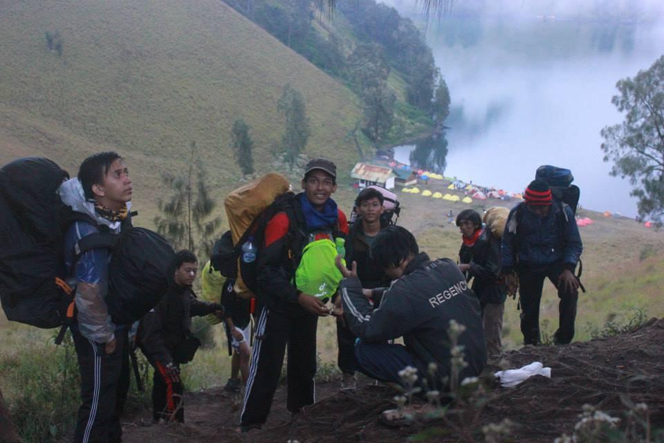 Perjalan ke Semeru + Kesurupan Warga Ranu Pani ( Makhluk Halus )