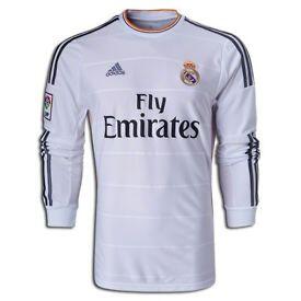 Menurut agan, bagusan jersey Real Madrid Longsleve ata Jersey Barca Longsleve?