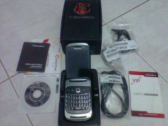 BlackBerry Style 9670