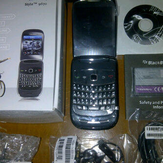BlackBerry Style 9670