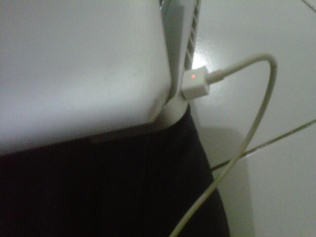 MACBOOK PRO 8.1 CORE i5 MANTAP....... TERMURAh SEKASKUS RAYA....