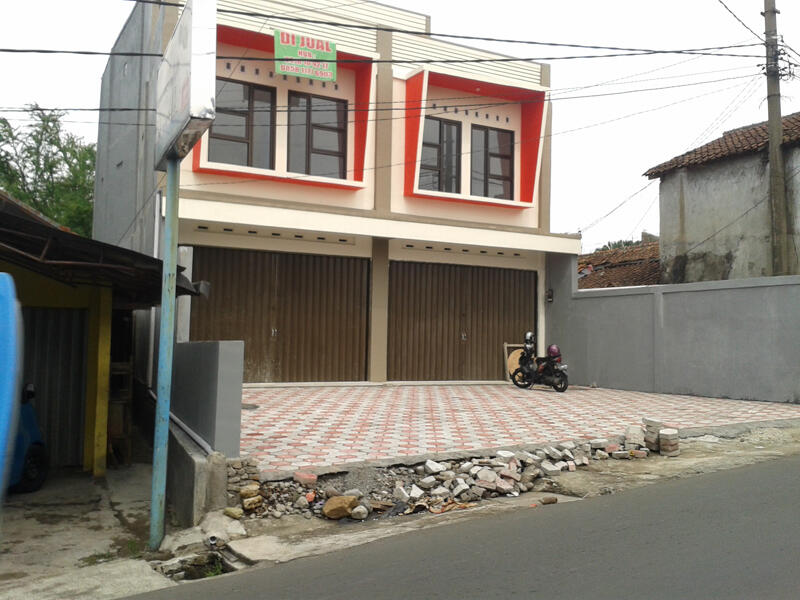 DIJUAL RUKO 2 1/2 LANTAI, STRATEGIS, DAERAH RAMAI PERTOKOAN, CIAPUS KAB.BOGOR