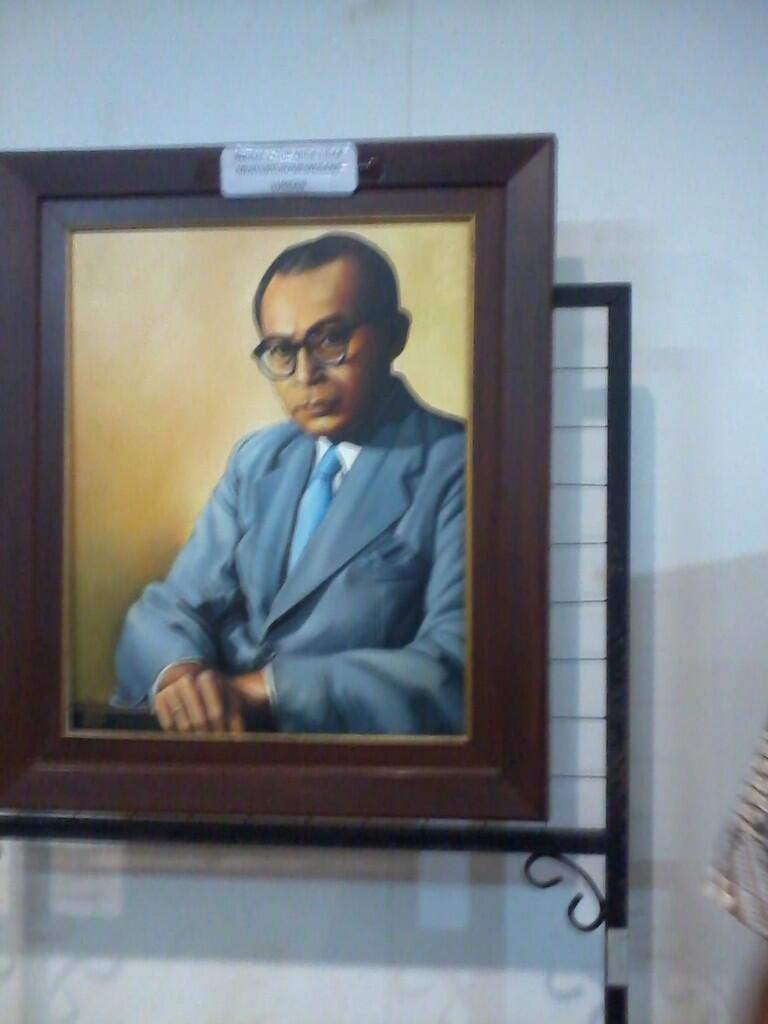 Isi Dari Perpustakaan di Area Makam Presiden Ir. Soekarno Serta Rumah Beliau&#91;Pict&#93;